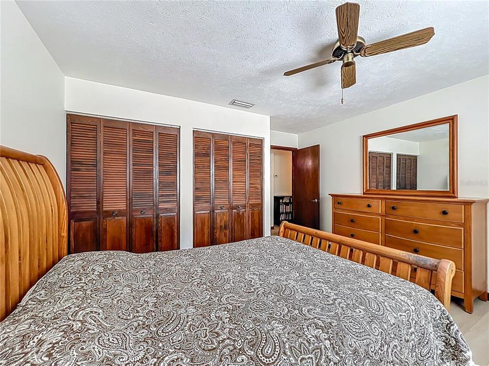 Active With Contract: $2,750 (3 beds, 1 baths, 1933 Square Feet)