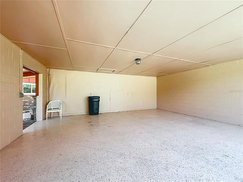 Active With Contract: $2,750 (3 beds, 1 baths, 1933 Square Feet)