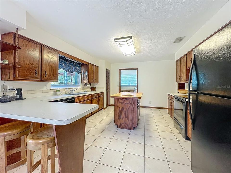 Active With Contract: $2,750 (3 beds, 1 baths, 1933 Square Feet)