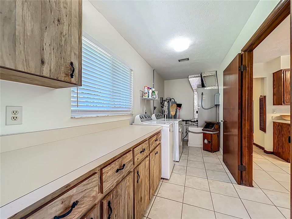 Active With Contract: $2,750 (3 beds, 1 baths, 1933 Square Feet)