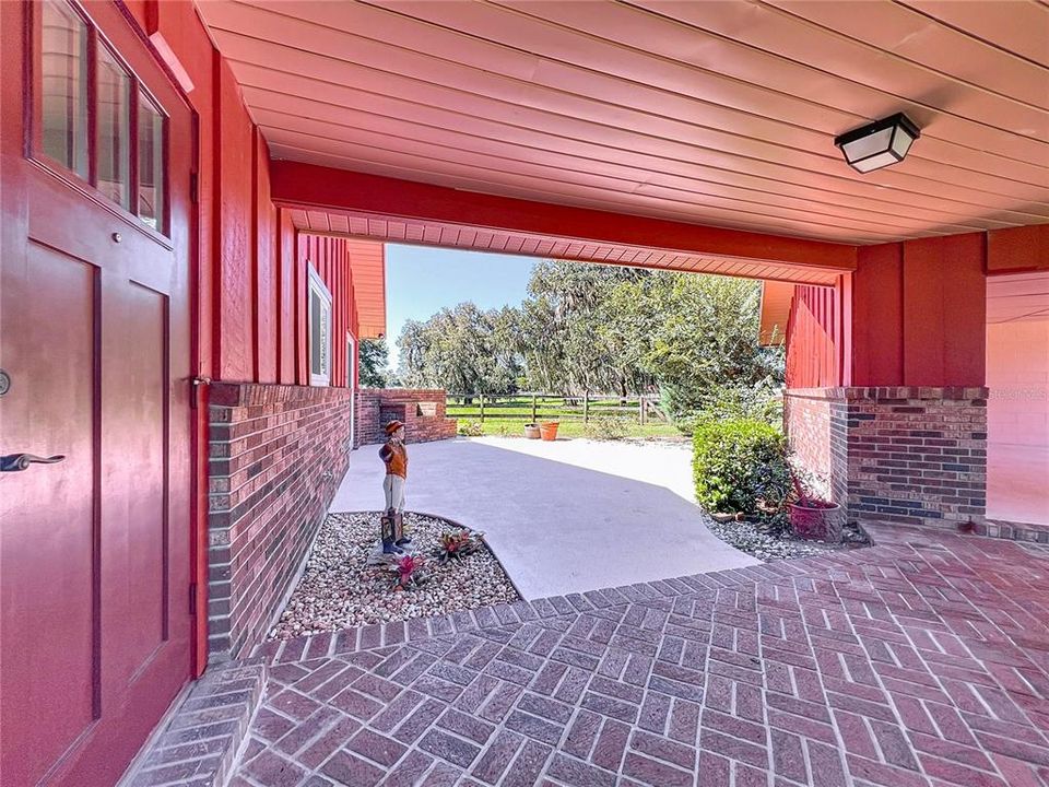 Active With Contract: $2,750 (3 beds, 1 baths, 1933 Square Feet)