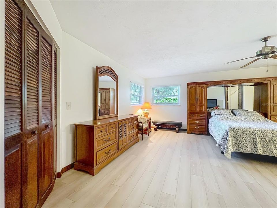 Active With Contract: $2,750 (3 beds, 1 baths, 1933 Square Feet)