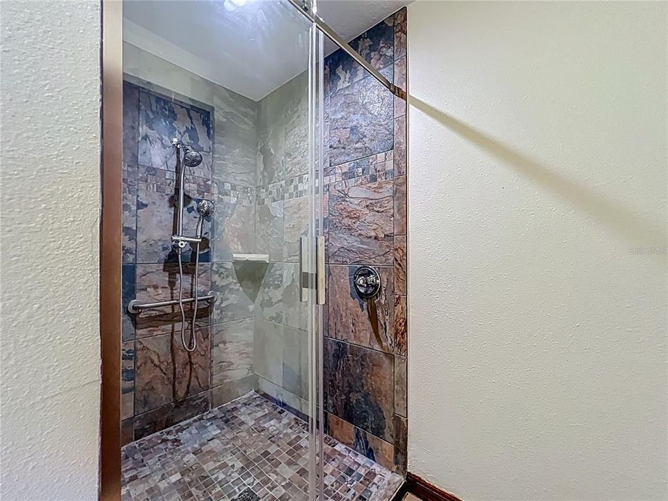 Active With Contract: $2,750 (3 beds, 1 baths, 1933 Square Feet)