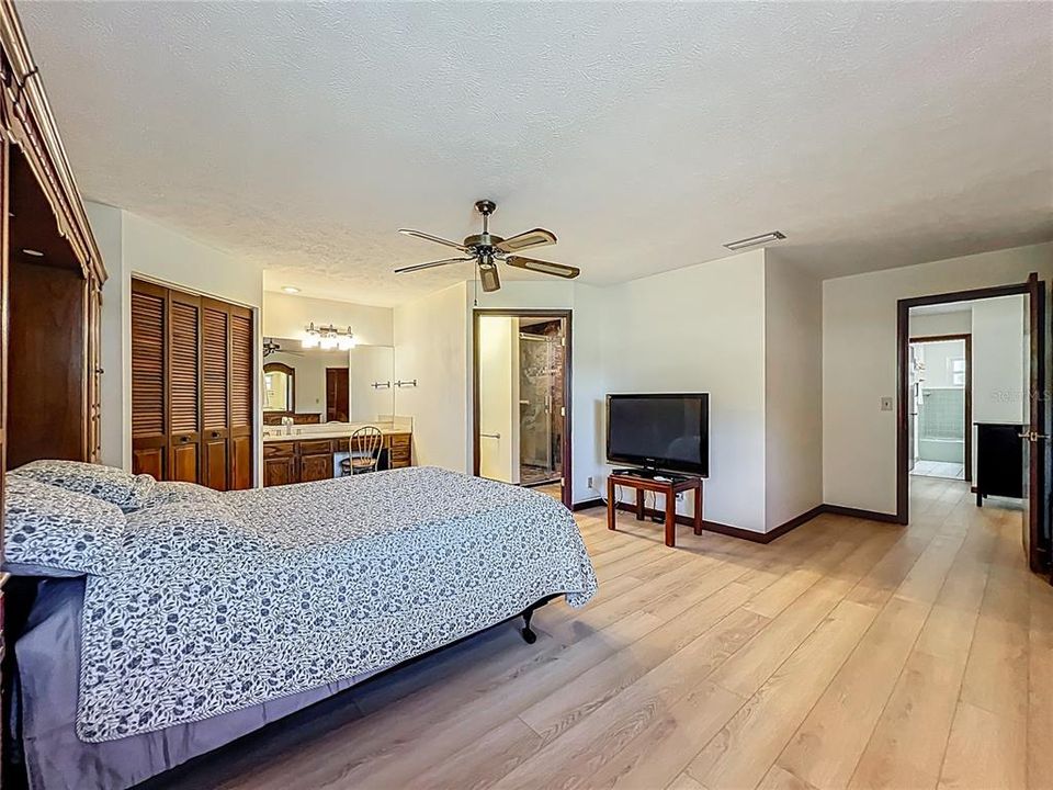 Active With Contract: $2,750 (3 beds, 1 baths, 1933 Square Feet)