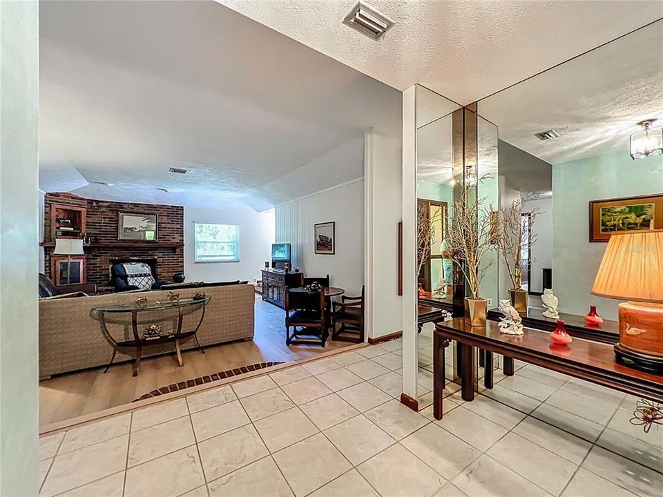 Active With Contract: $2,750 (3 beds, 1 baths, 1933 Square Feet)