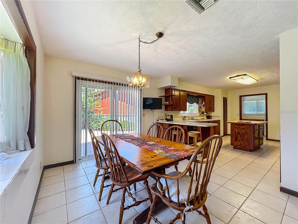 Active With Contract: $2,750 (3 beds, 1 baths, 1933 Square Feet)