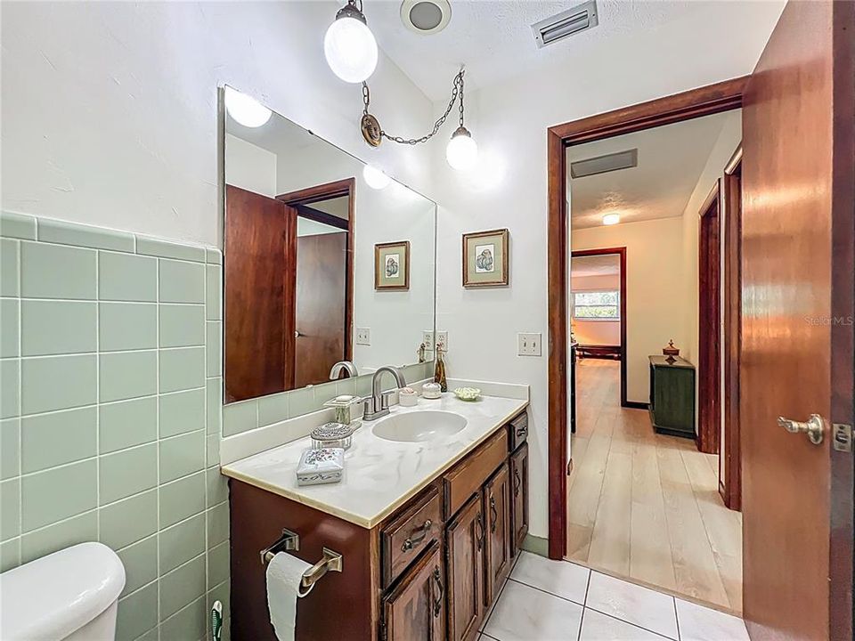 Active With Contract: $2,750 (3 beds, 1 baths, 1933 Square Feet)