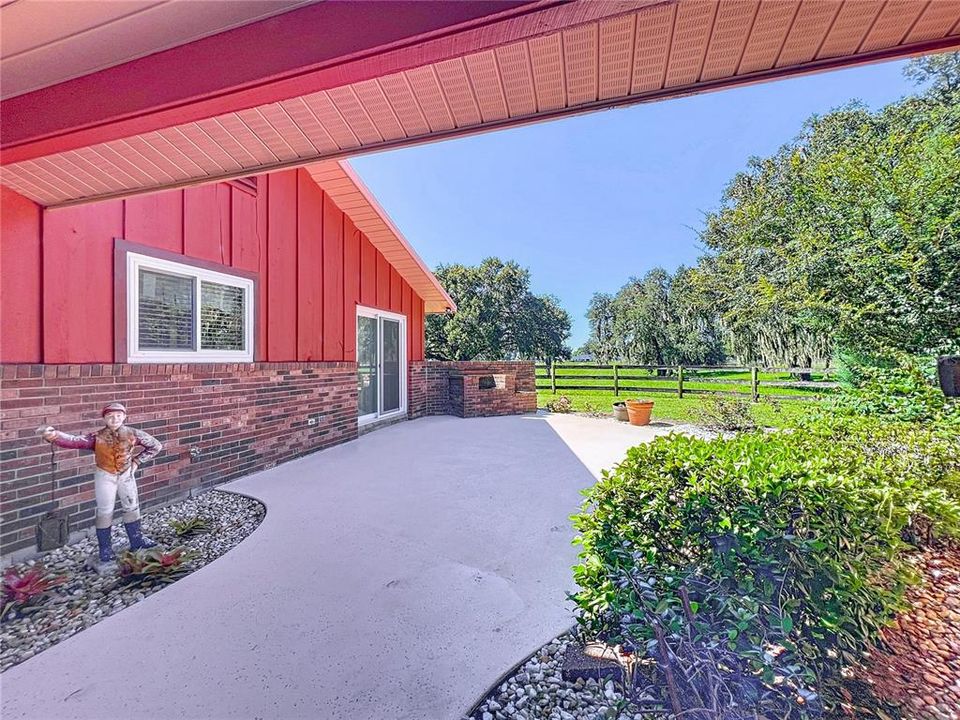 Active With Contract: $2,750 (3 beds, 1 baths, 1933 Square Feet)