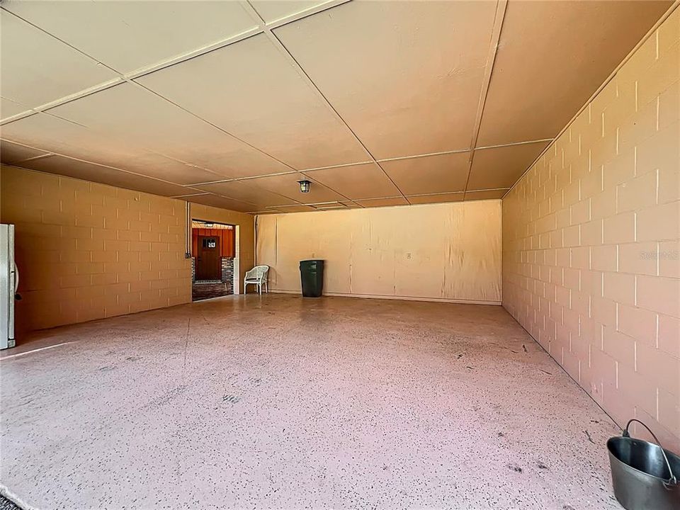 Active With Contract: $2,750 (3 beds, 1 baths, 1933 Square Feet)