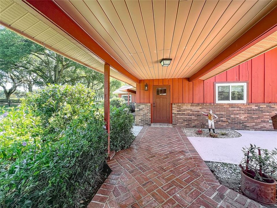 Active With Contract: $2,750 (3 beds, 1 baths, 1933 Square Feet)