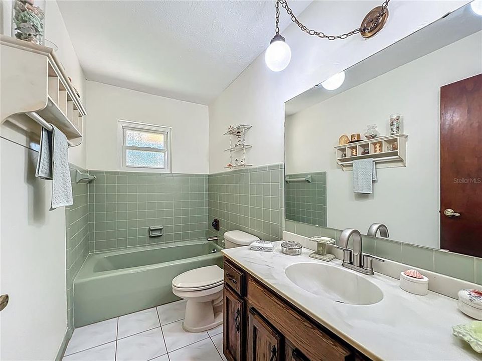 Active With Contract: $2,750 (3 beds, 1 baths, 1933 Square Feet)