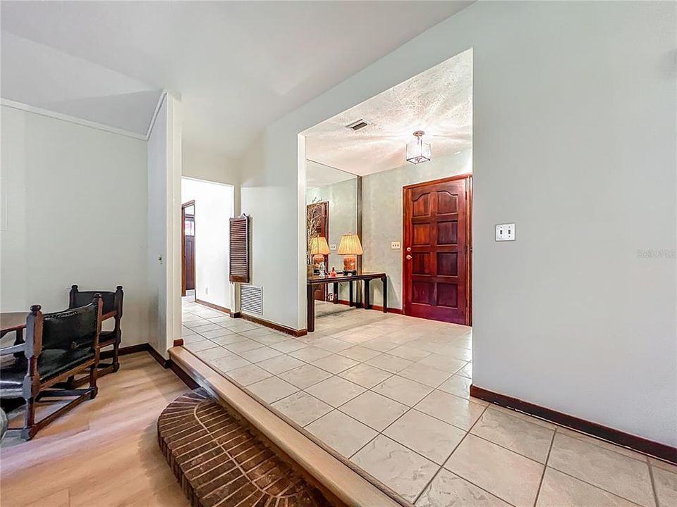 Active With Contract: $2,750 (3 beds, 1 baths, 1933 Square Feet)