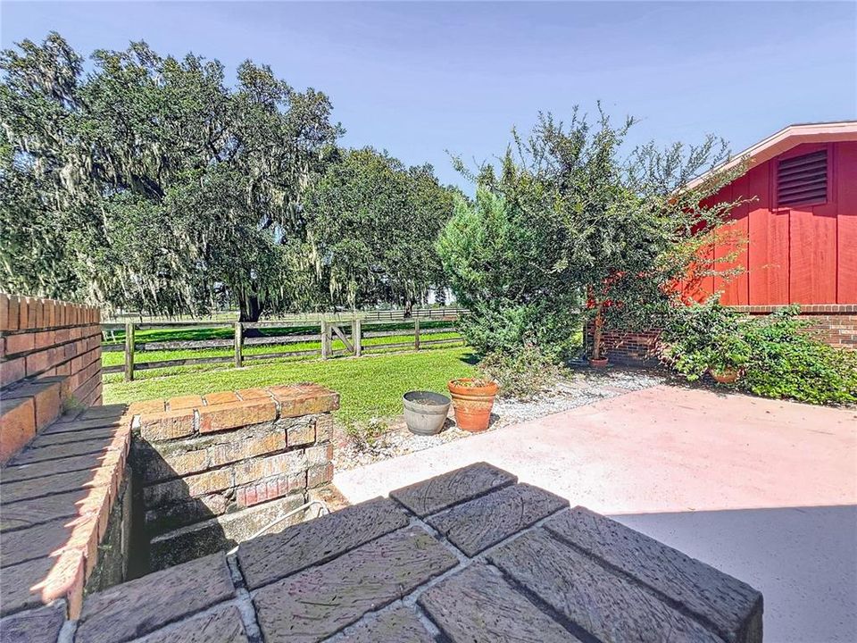 Active With Contract: $2,750 (3 beds, 1 baths, 1933 Square Feet)