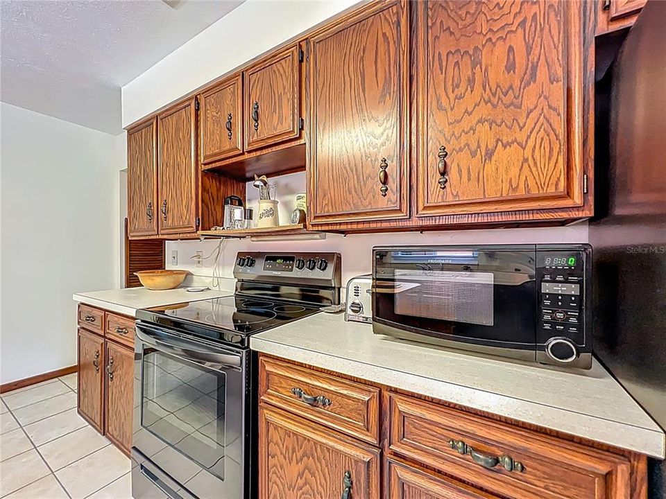 Active With Contract: $2,750 (3 beds, 1 baths, 1933 Square Feet)