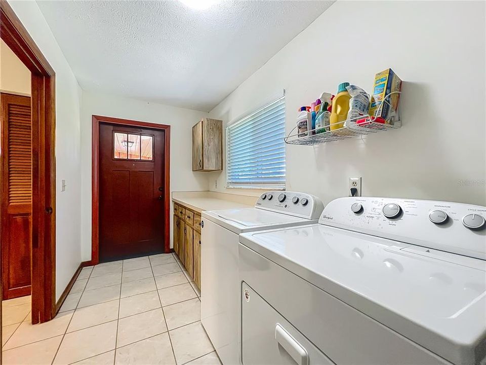 Active With Contract: $2,750 (3 beds, 1 baths, 1933 Square Feet)