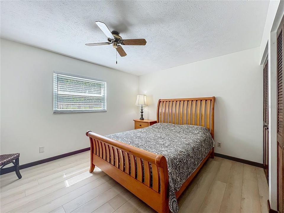 Active With Contract: $2,750 (3 beds, 1 baths, 1933 Square Feet)
