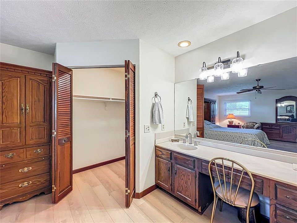 Active With Contract: $2,750 (3 beds, 1 baths, 1933 Square Feet)