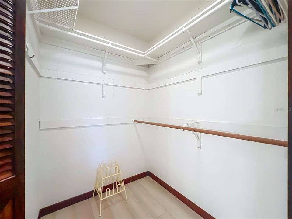 Active With Contract: $2,750 (3 beds, 1 baths, 1933 Square Feet)