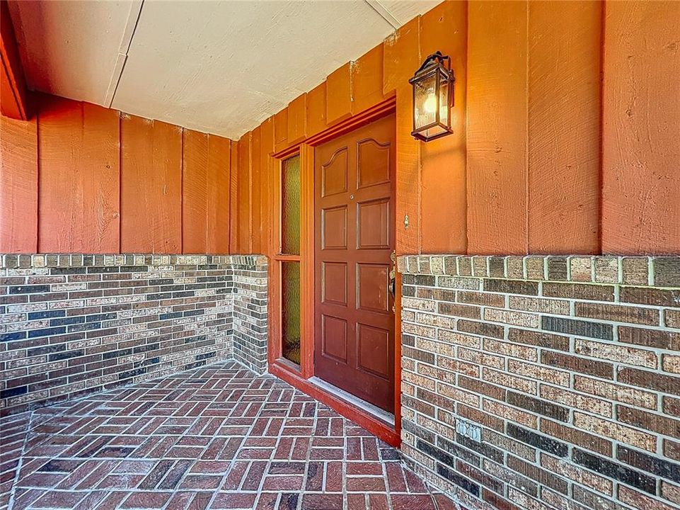 Active With Contract: $2,750 (3 beds, 1 baths, 1933 Square Feet)