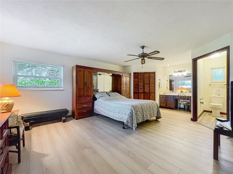 Active With Contract: $2,750 (3 beds, 1 baths, 1933 Square Feet)