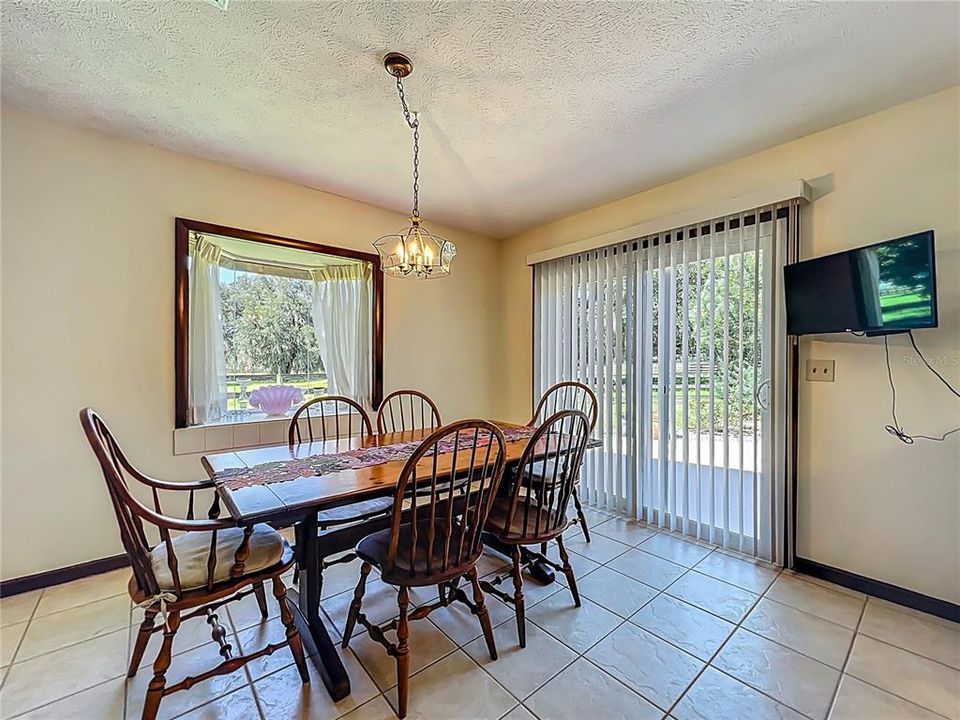 Active With Contract: $2,750 (3 beds, 1 baths, 1933 Square Feet)