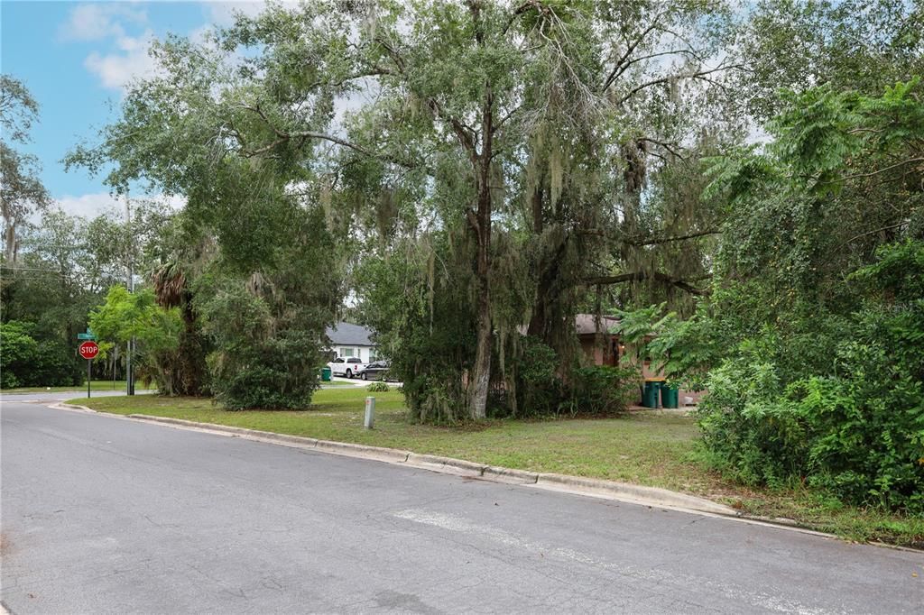 На продажу: $59,500 (0.11 acres)