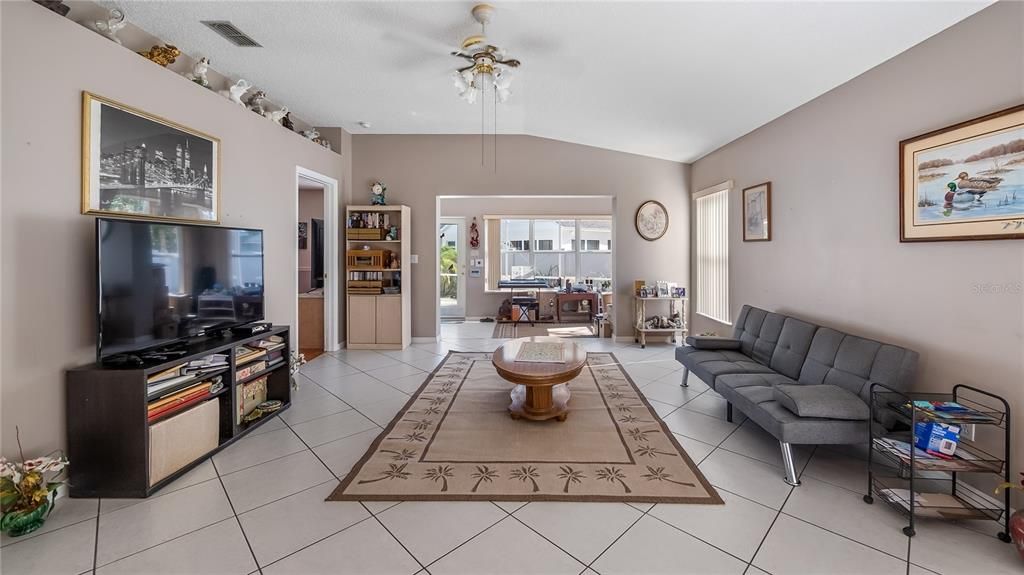 En Venta: $294,500 (2 camas, 2 baños, 1170 Pies cuadrados)