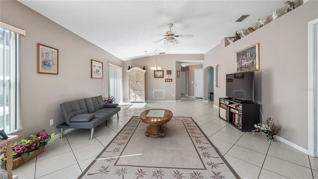 En Venta: $294,500 (2 camas, 2 baños, 1170 Pies cuadrados)