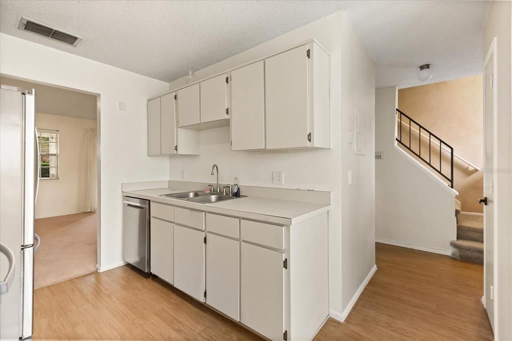 Active With Contract: $280,000 (3 beds, 2 baths, 1008 Square Feet)
