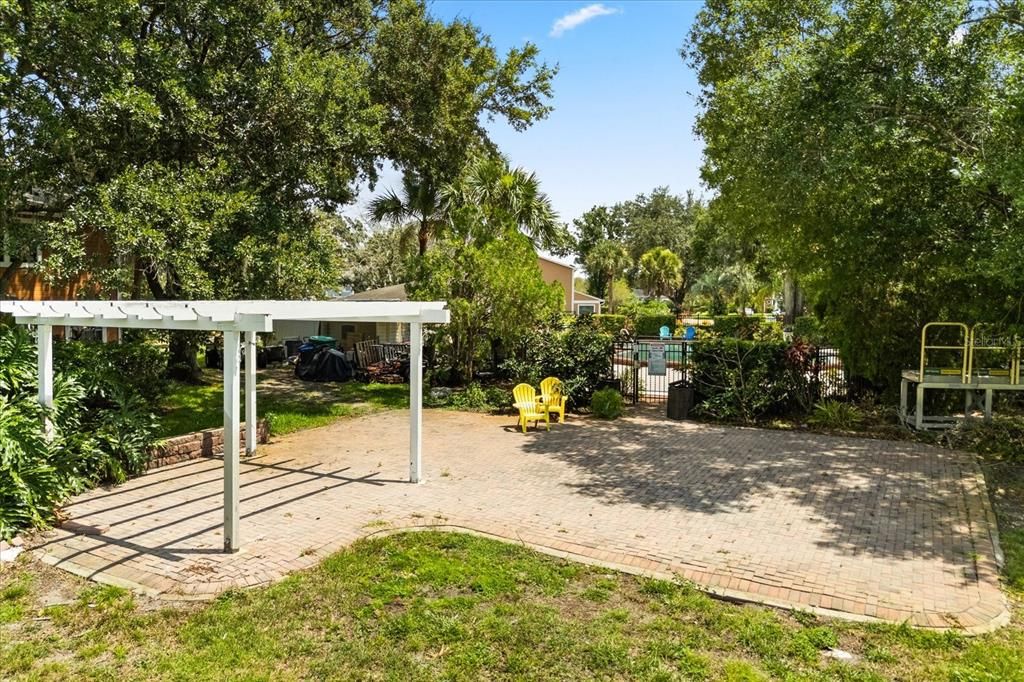 Active With Contract: $280,000 (3 beds, 2 baths, 1008 Square Feet)