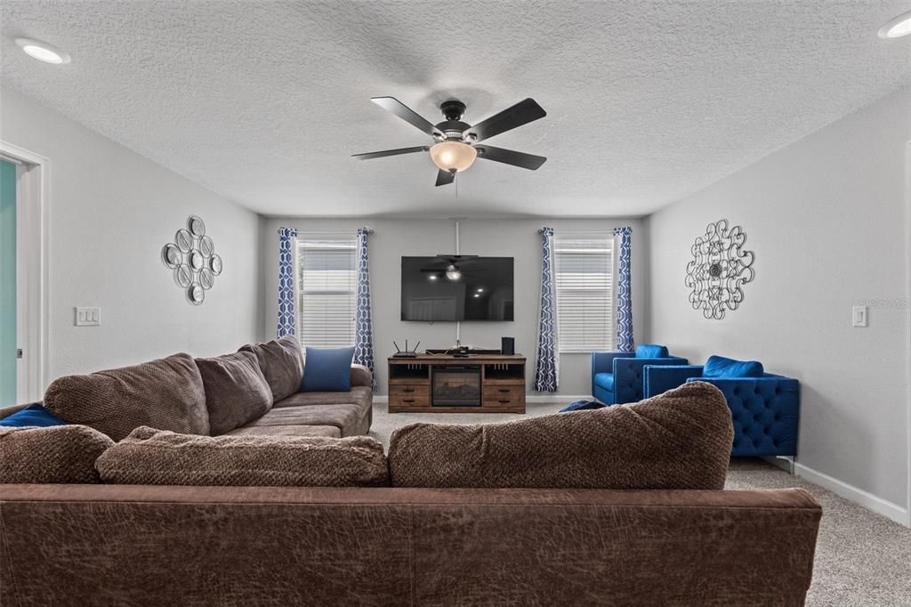 En Venta: $589,000 (4 camas, 2 baños, 2978 Pies cuadrados)