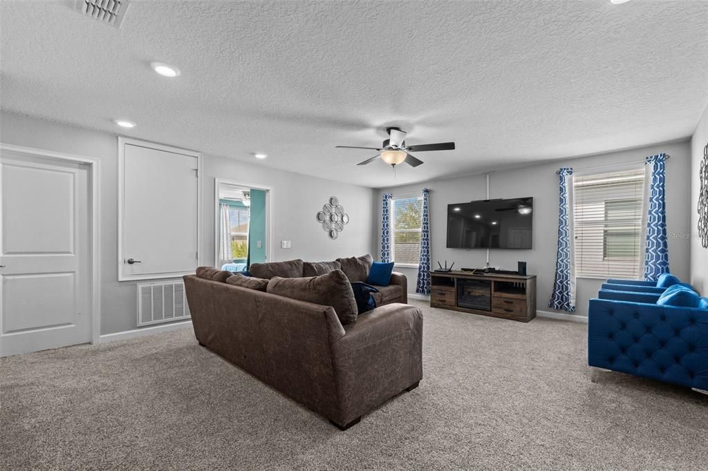 En Venta: $589,000 (4 camas, 2 baños, 2978 Pies cuadrados)