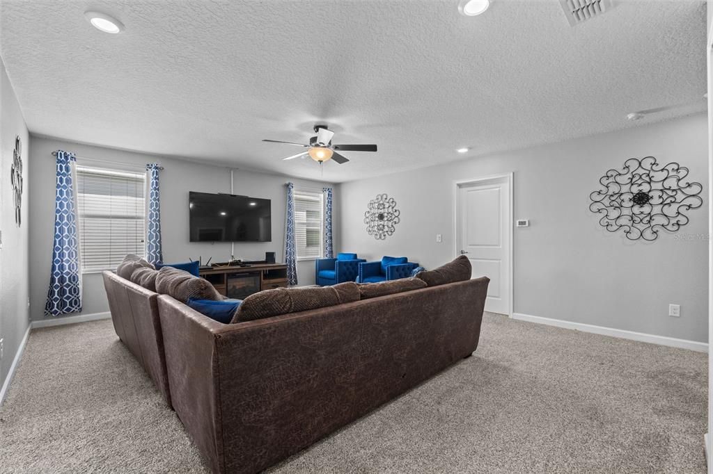 En Venta: $589,000 (4 camas, 2 baños, 2978 Pies cuadrados)