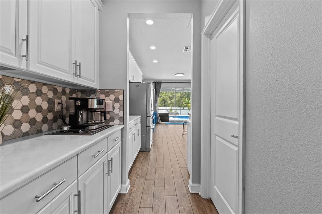 En Venta: $589,000 (4 camas, 2 baños, 2978 Pies cuadrados)