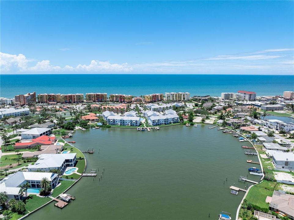 Под контрактом: $1,100,000 (3 спален, 2 ванн, 1560 Квадратных фут)