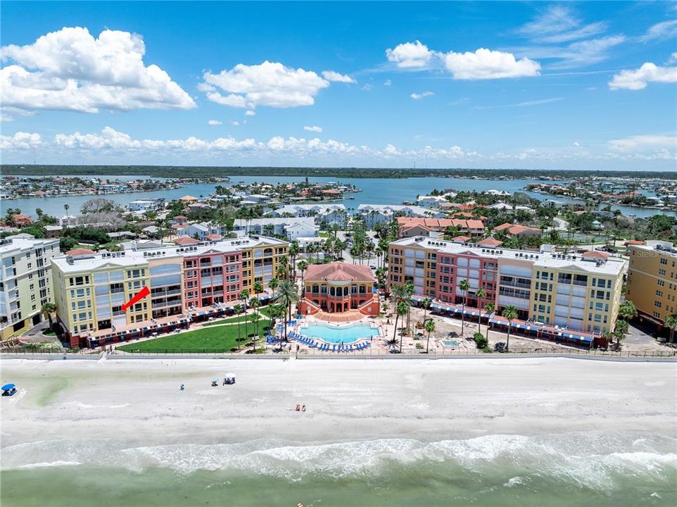 Под контрактом: $1,100,000 (3 спален, 2 ванн, 1560 Квадратных фут)