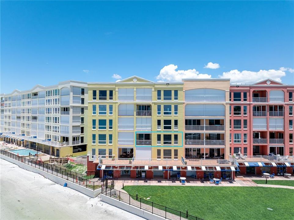 Под контрактом: $1,100,000 (3 спален, 2 ванн, 1560 Квадратных фут)