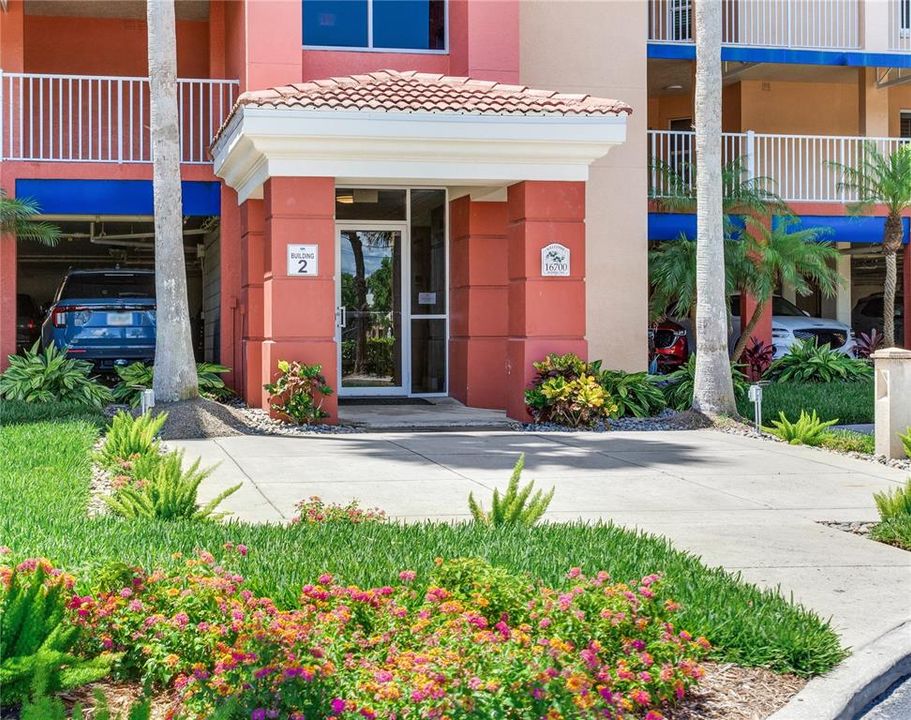 Под контрактом: $1,100,000 (3 спален, 2 ванн, 1560 Квадратных фут)