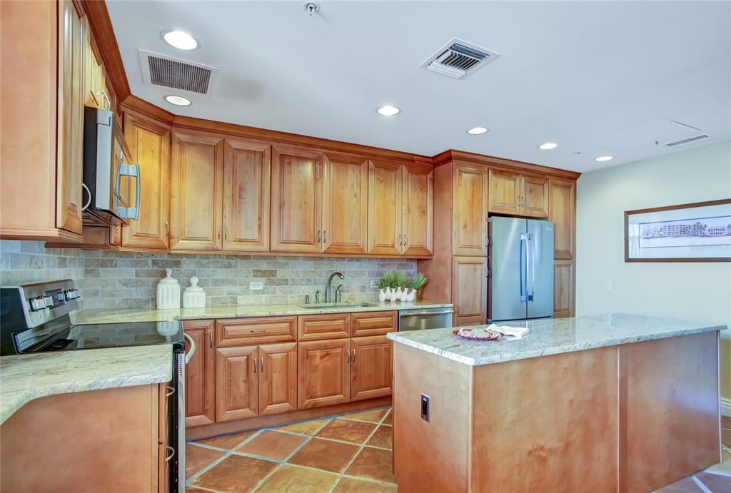 Под контрактом: $1,100,000 (3 спален, 2 ванн, 1560 Квадратных фут)