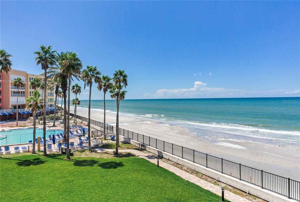 Под контрактом: $1,100,000 (3 спален, 2 ванн, 1560 Квадратных фут)