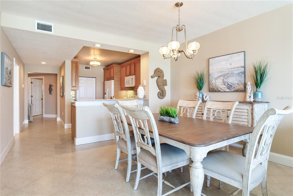 Под контрактом: $1,100,000 (3 спален, 2 ванн, 1560 Квадратных фут)