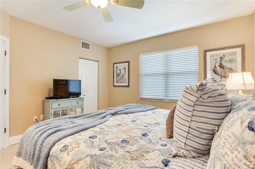 Под контрактом: $1,100,000 (3 спален, 2 ванн, 1560 Квадратных фут)