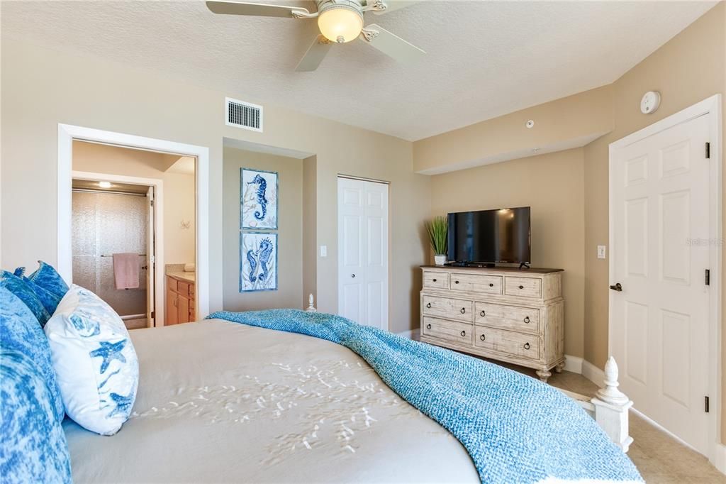 Под контрактом: $1,100,000 (3 спален, 2 ванн, 1560 Квадратных фут)