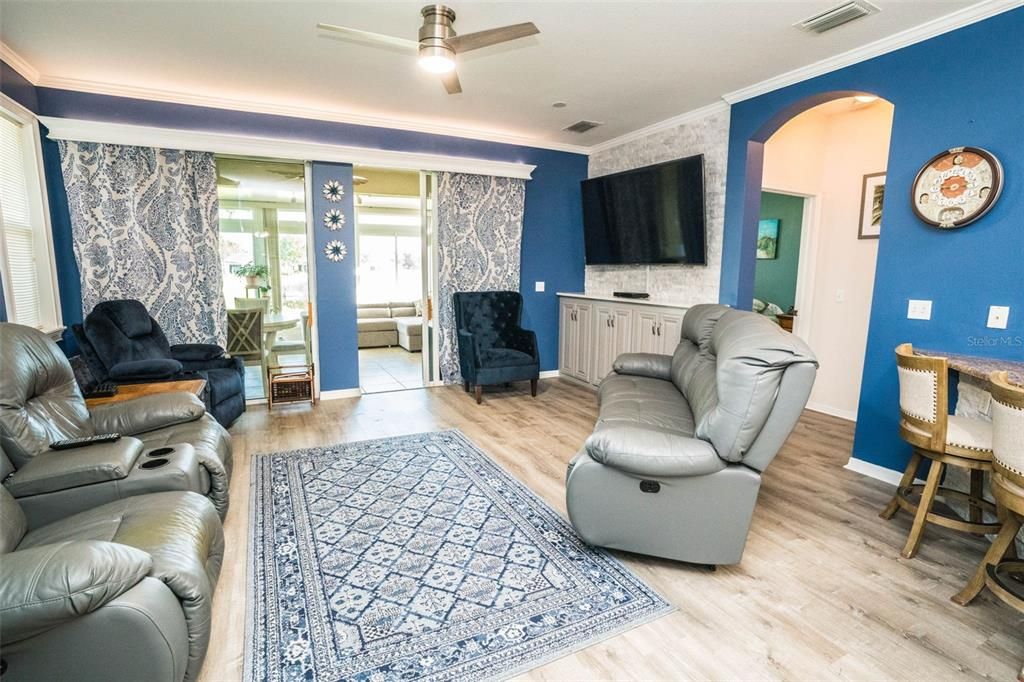 На продажу: $275,000 (2 спален, 2 ванн, 1396 Квадратных фут)