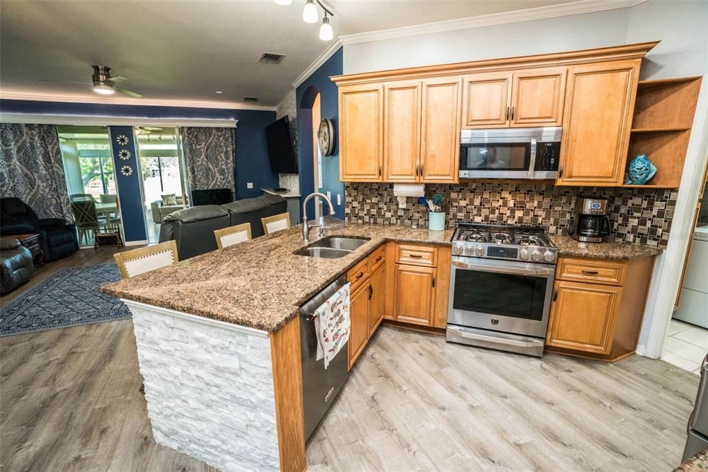 На продажу: $275,000 (2 спален, 2 ванн, 1396 Квадратных фут)