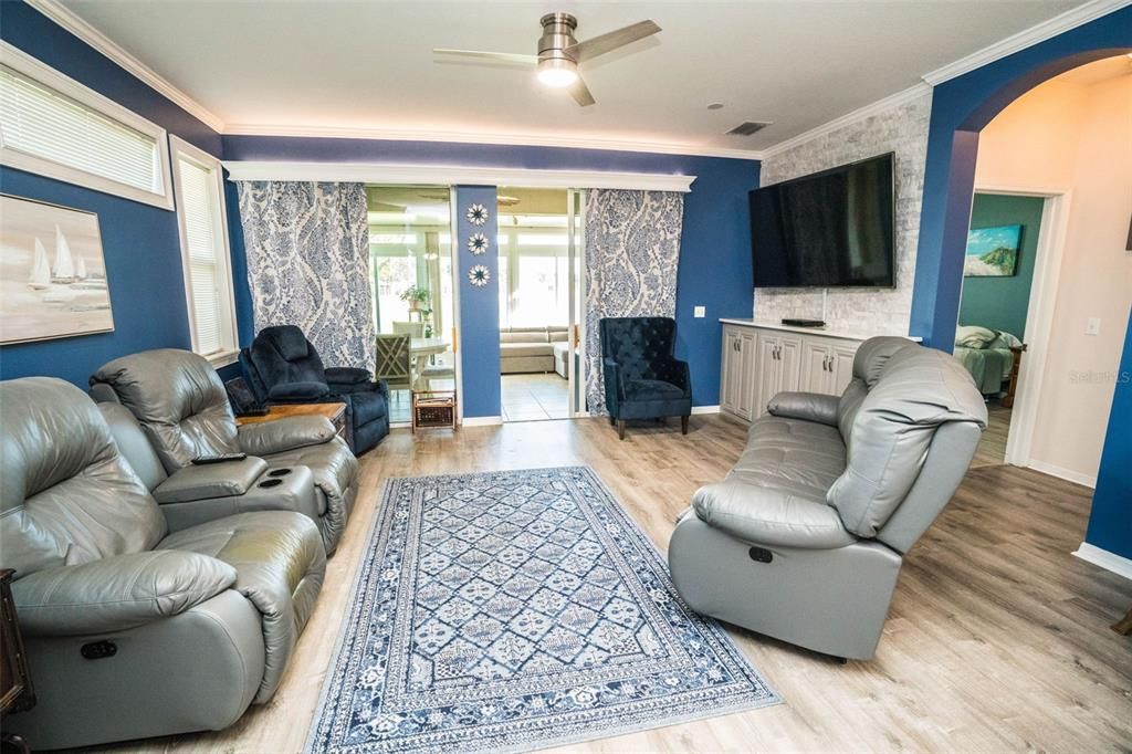 На продажу: $275,000 (2 спален, 2 ванн, 1396 Квадратных фут)