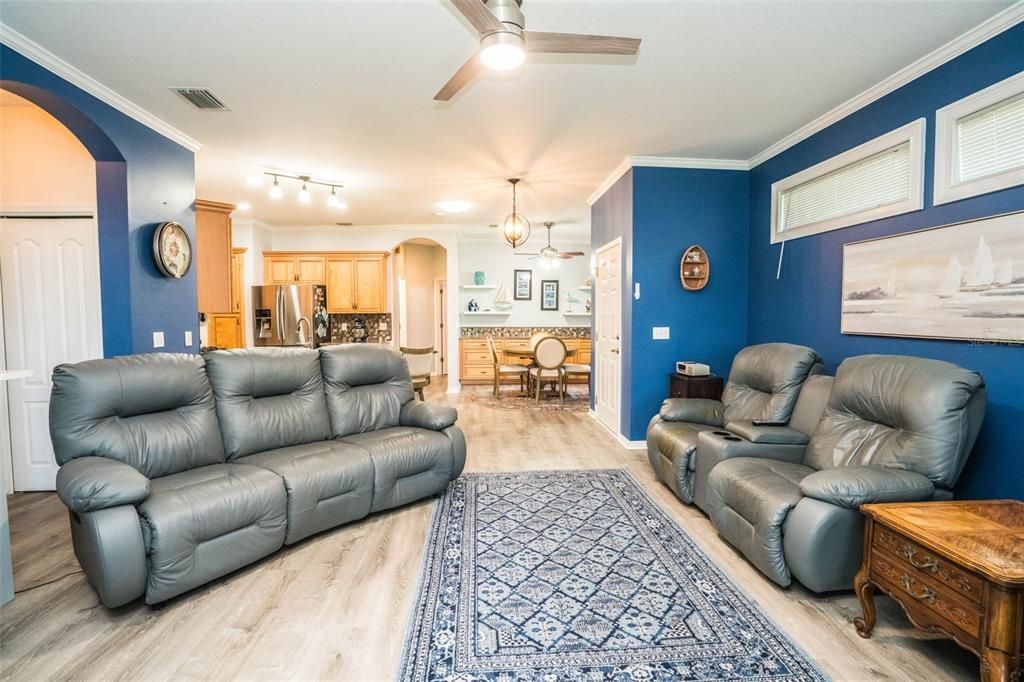 На продажу: $275,000 (2 спален, 2 ванн, 1396 Квадратных фут)