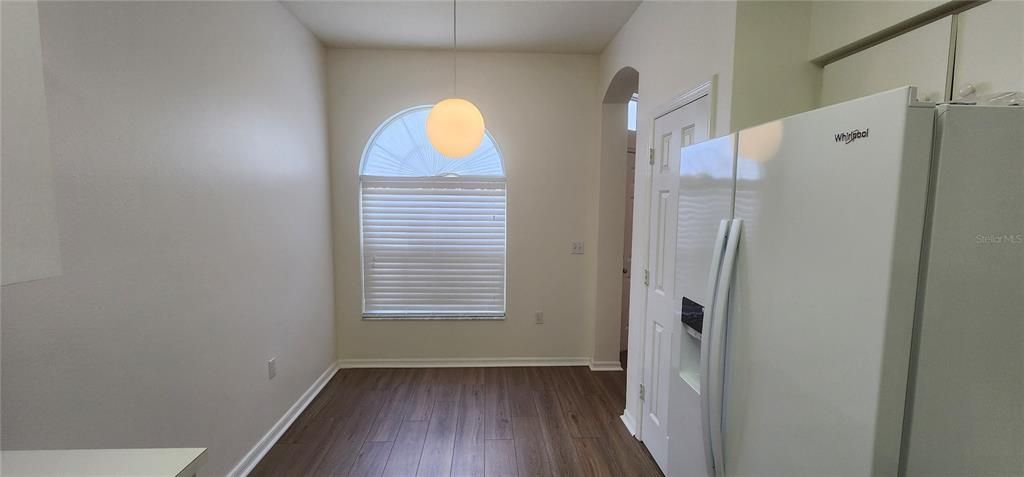 Active With Contract: $292,900 (2 beds, 2 baths, 1422 Square Feet)