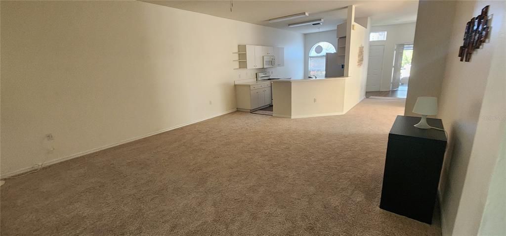 Active With Contract: $292,900 (2 beds, 2 baths, 1422 Square Feet)