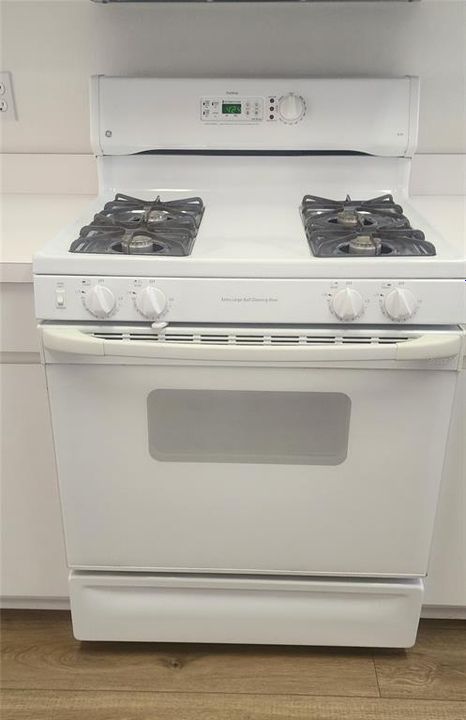 Active With Contract: $292,900 (2 beds, 2 baths, 1422 Square Feet)